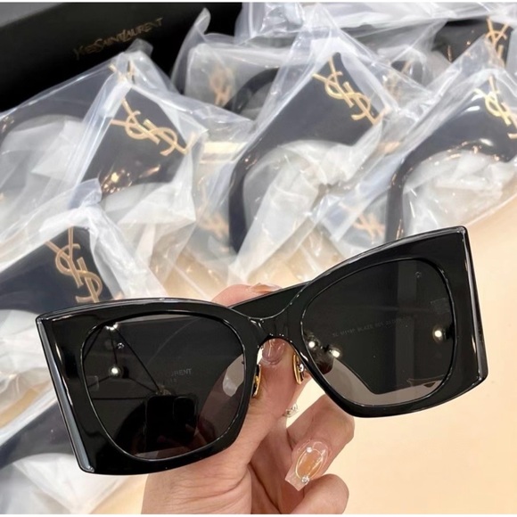 High Quality Black Sunglasses with Gold Accents - Picture 3 of 3